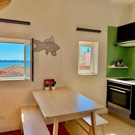 Lisboalfama 3. Amazing River View! Apartamento